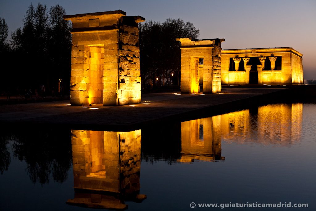 Templo de Debod de noche