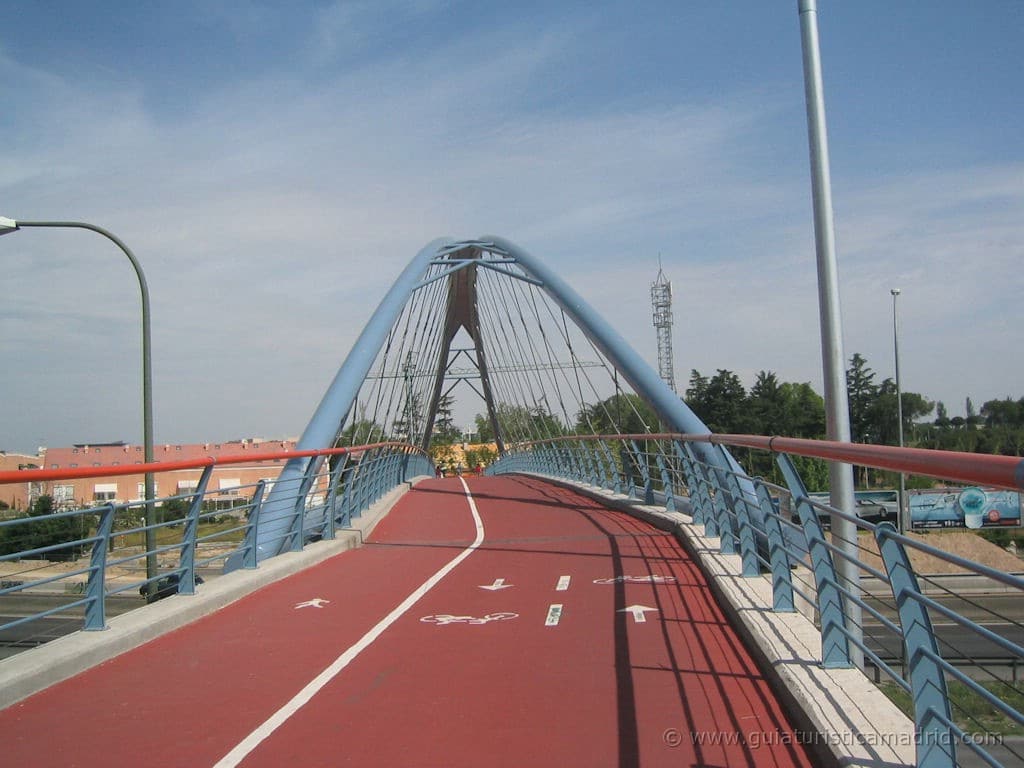 Puente que permite cruzar la A-2