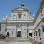 Entrada a la catedral de la Almudena