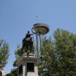 El General San Martín intenta tocar el Faro de Moncloa