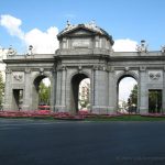 Puerta de Alcalá, vista frontal